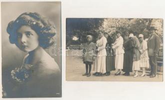 5 db RÉGI motívum képeslap: gyerekek, nők, csoportkép / 5 pre-1945 motive postcards: children, women...