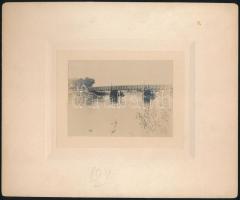 cca 1900 A Maros hídja Aradon (Erdély), kartonra kasírozott fotó, hátoldalon feliratozva, szép állapotban, 8×10,5 cm