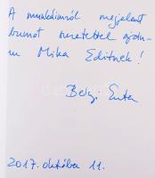 Bényi Eszter textilművész. Szerk.: Bárd Johanna, Bényi Eszter. A művész, Bényi Eszter (1951-) textilművész által DEDIKÁLT, dátumozott (2017. okt. 11.) példány. Bp., é.n., magánkiadás. Egészoldalas reprodukciókkal illusztrált. Kiadói kartonált papírkötés, papír védőborítóban, jó állapotban.