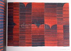 Ardai Ildikó textilművész. Ardai Ildikó (1942-) textilművész által DEDIKÁLT példány. Veszprém - Buda...