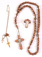 Keresztes gyűrű, medálok, rózsafüzér.