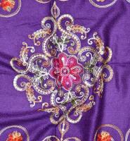 Lila alapon hímzett stóla, 75x190 cm