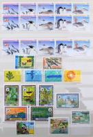 8 fehér lapos A4-es berakó, kevés bélyeggel, főleg postatiszta anyag