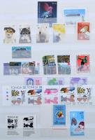 Vegyes külföldi anyag, javarészt pecsételt, de sok postatiszta is, 16 fehér lapos A4-es berakóban. É...