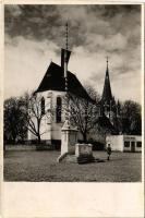 1944 Bánffyhunyad, Huedin; templom, országzászló, Fejes Mária cukorka, csemege, trafik és bélyeg üzlete / church, Hungarian flag, shop (vágott / cut)