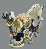 cca 1885 Zsolnay asztalközép plasztikus-, áttört- és duplafalú díszítésekkel. Magastüzű multicolor m...