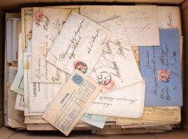 Kb. 2.250 db főként régi magyar küldemény, köztük jobbak is, kartondobozban. Érdemes átnézni!