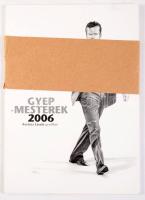 Kertész László: Gyepmesterek 2006-2007. Rajta ismert futballistákkal. Raoul, Henry, Kahn, Roberto Carlo, Matheus...stb. Jó állapotban.