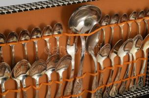 cca 1970 Olasz vastagon ezüstözött 12 személyes 51 részes evőeszköz készlet, jelzett, hiánytalan, dí...