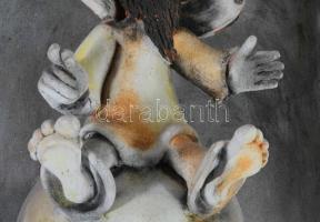 Jambrich Liza (1955): Fityiszt mutató manó (Magyar Írók Egyesületének díja, 2004). Kerámia, akasztha...