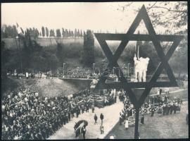 1976 Olaszország Róma koszorúzási ünnepség a Posse Ardentén a kivégzett római zsidók emlékére feliratozott sajtófotó 18x13 cm