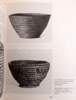 Népművészeti Örökségünk kötete: Bellon Tibor, Szabó László (szerk.): Szolnok megye népművészete. Bp....