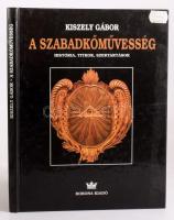 Kiszely Gábor: A szabadkőművesség. História, titkok, szertartások. Bp., 1999, Korona Kiadó. Kiadói kartonált kötés,