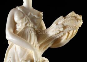 Alabástrom Demete szobor, m: 26 cm