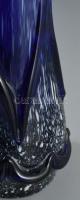 Nagyméretű cseh szakított üveg váza, anyagában színezett, m: 35,5 cm