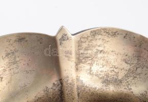 Ezüst (Ag) hólyagos díszítésű kínáló, benne "Dr. Vértes Imre ezrds bajtársnak szeretettel a II/...