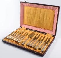 Ezüst (Ag) nyelű 6 személyes süteményes szett, díszdobozban.