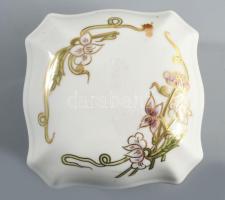 Zsolnay írisz mintás bonbonniere. Kézzel festett, jelzett, minimális kopással 11x11 cm