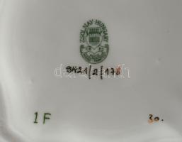 Zsolnay írisz mintás bonbonniere. Kézzel festett, jelzett, minimális kopással 11x11 cm