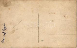 Üzlet belső, személyzettel / shop interior with staff. photo (fl)