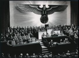 1941 december 11. Adolf Hitler hadat üzent az Egyesült Államoknak, 1 db modern nagyítás, jelzés nélkül, 15x21 cm