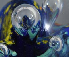 Buborékos anyagú levélnehezék, belső színezéssel, m: 6,5 cm