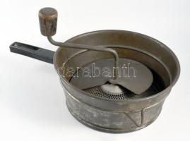 Antik gyalu és levesszűrő, h: 50 cm alatt