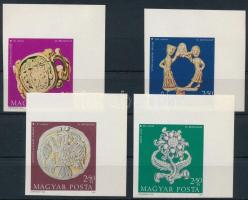 1973 Bélyegnap (46.) - A Magyar Nemzeti Múzeum régi magyar ékszerei ívsarki vágott sor (3.000)