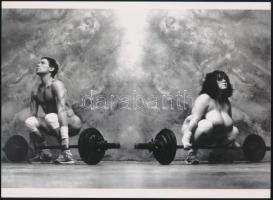 cca 1982 Saudek, Jan cseh fotóművész felvétele (Erőviszonyok), 1 db modern nagyítás, 15×21 cm