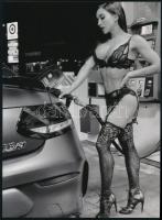 cca 1989 "Ha üres a buksza, így kell tankolni", szolidan erotikus felvétel, 1 db modern nagyítás, jelzés nélkül, 21x15 cm