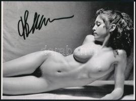 cca 1978 Madonna, Louise Veronica Ciccone (1958) olasz-amerikai énekesnő pályakezdő korában, szolidan erotikus felvétel, 1 db modern nagyítás, jelzés nélkül, 15x21 cm