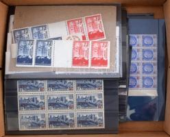 Franciaország több száz főleg régi bélyeg berakó lapokon, dobozba közte kevés Monaco, Polinézia