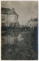 Lippa, Lipova; Casa Mihailescu, Str. Fagetului 2., Nereantu / üzletek, csoportkép / shops, group picture. photo (fl)