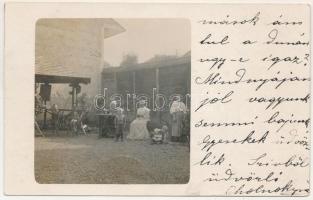 1908 Kolozsvár, Cluj; család gyerekekkel. A képeslap feladója Cholnoky Jenőné, a földrajztudós felesége / family. photo  Dr Cholnoky Jenő (1870-1950) 1898-ban vette feleségül a nála 3 évvel idősebb Barrois Petronellát, akitől három gyermeke született: Béla (1899-1972), Tibor (1901-1991) és Ilona (1903-1945), ők láthatóak a képeslapon kisgyermekként. Jenőt 1905-ben a kolozsvári tudományegyetemre nyilvános rendes tanárnak nevezték ki, így a család odaköltözött, innen küldték a lapot Szombathelyre.  //  Jenő Csolnokosi Cholnoky (1870-1950) was a Hungarian geographer, writer, university professor, president of major scientific societies, member of the Hungarian Academy of Sciences and one of the greatest scholars of Hungarian geography. He married Petronella Barrois, who was 3 years older than him, in 1898, with whom he had three children: Béla (1899-1972), Tibor (1901-1991) and Ilona (1903-1945), who are seen on the postcard as small children. In 1905, Jenő was appointed as a public full-time teacher at the University of Cluj-Napoca, so the family moved there, from where the postcard was sent to Szombathely.