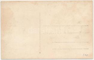 Piaci árusok valahol Romániában / market vendors somewhere in Romania. photo