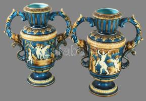 Schütz kerámiagyár (Blansko) puttókkal díszített kétfüles váza pár. 1905 körül, Blansko-Olomoucan, á...