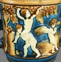 Schütz kerámiagyár (Blansko) puttókkal díszített kétfüles váza pár. 1905 körül, Blansko-Olomoucan, á...