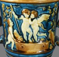 Schütz kerámiagyár (Blansko) puttókkal díszített kétfüles váza pár. 1905 körül, Blansko-Olomoucan, á...