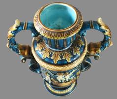 Schütz kerámiagyár (Blansko) puttókkal díszített kétfüles váza pár. 1905 körül, Blansko-Olomoucan, á...