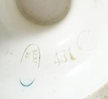 Schütz kerámiagyár (Blansko) puttókkal díszített kétfüles váza pár. 1905 körül, Blansko-Olomoucan, á...