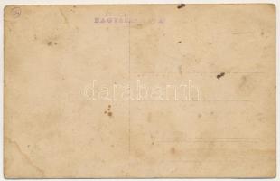 Nagyszalonta, Salonta; család a kertben, kerékpár. Zsák felvétele / family members in the garden, bi...