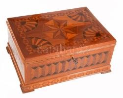 1918 Szecessziós intarziás fa díszdoboz, szakszerűen teljeskörően restaurálva. "Gottfried Aronsson 1918" felirattal, kulccsal, 22x29x12 cm