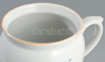 Antik Zsolnay tejfölös bögre, jelzett, m: 13 cm