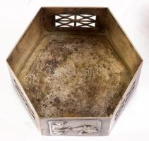 Antik ezüstözött vadászmintás edény, alján fogatópontokkal, d: 9,5 cm