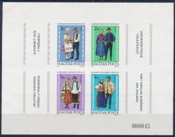 1981 Magyarországi nemzetiségek népviselete vágott blokk (4.000)