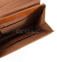 Régi bőr női kézitáska, kissé viseltes állapotban, kopásokkal, bélés kissé sérült, tintafoltos, kb. ...