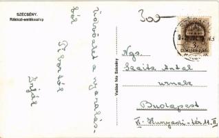 1942 Szécsény, Rákóczi emlékoszlop magyar zászlókkal és koszorúkkal, Jászai sütöde. Vadász foto