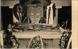 Eger, Dobó István síremléke az egri várban, "a honfoglaló ősök tetemeinek a hálás utódok"....