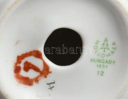 Hollóházi Nő galambbal. Terv.: J. Seregély Márta. Jelzett, kézzel festett, hibátlan, m: 20 cm