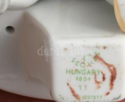 Hollóházi olvasó lányok. Terv.: Káldor Aurél. kézzel festett, jelzett, hibátlan. m: 14 cm